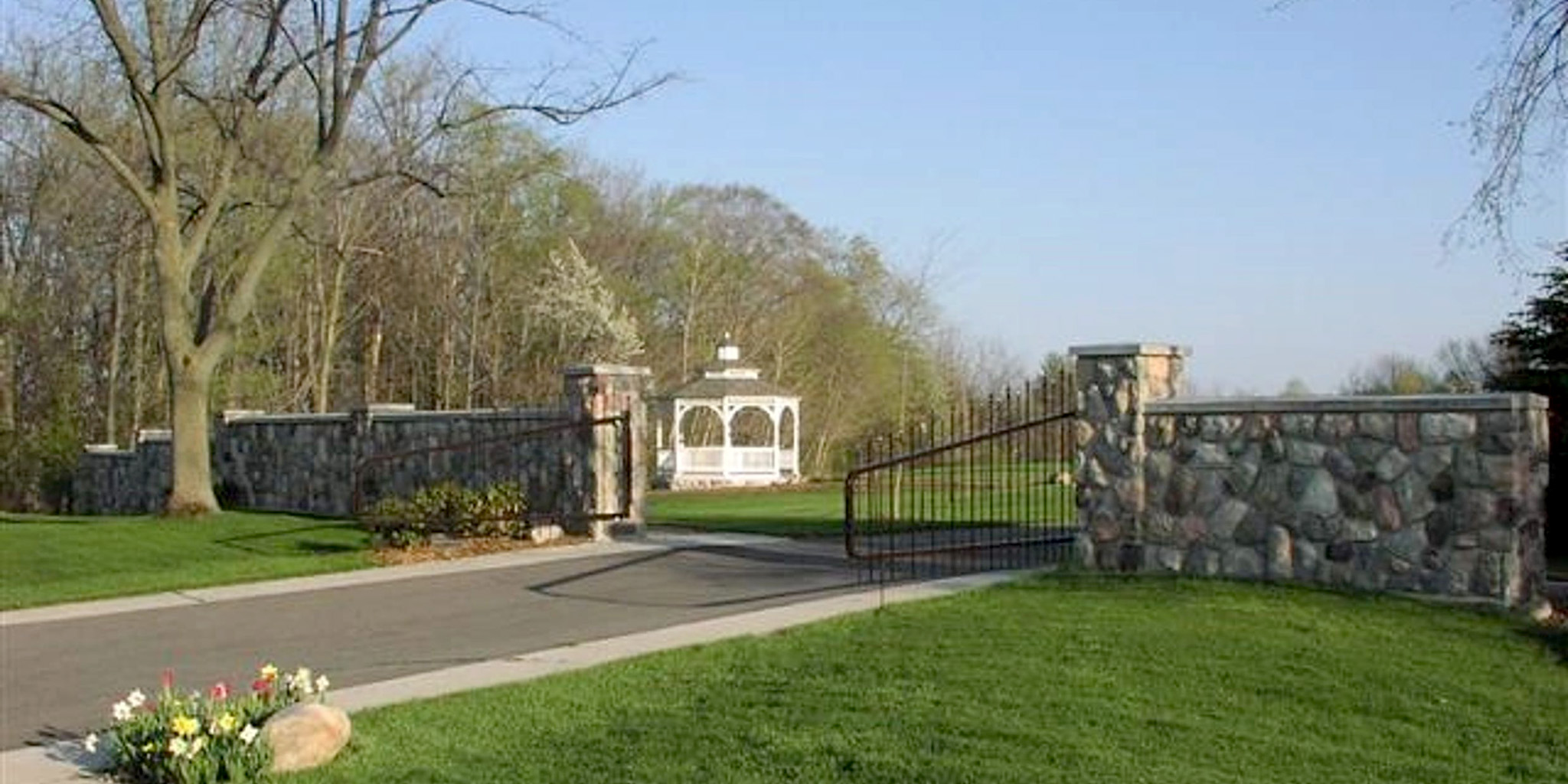 ridgeview memorial gardens gate